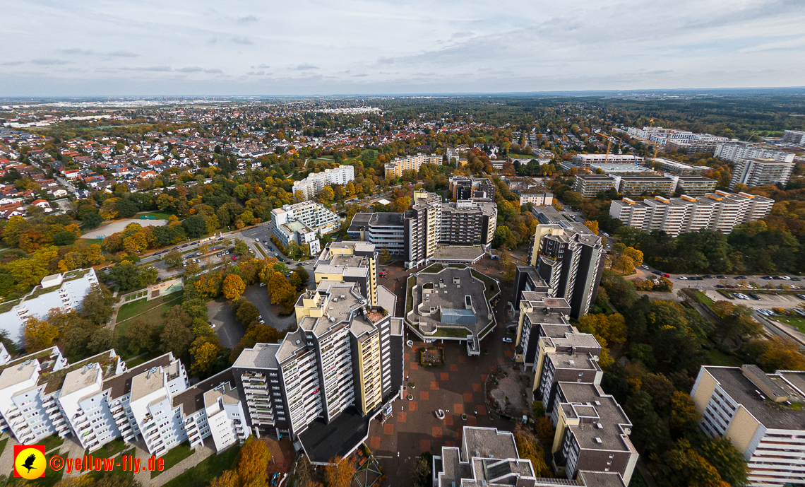 13.10.2022 - Marx-Zenrtum am Karl-Marx-Ring in Neuperlach
